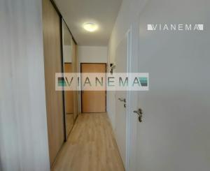 IBA U NÁS! Exkluzívne ponúkame 1-izb. byt s parkovaním, Slovenský Grob