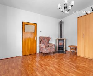 rezervované IBA U NÁS! Na predaj rodinný/víkendový dom Udiča