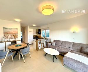 IBA U NÁS! Zariadený 3-izbový apartmán s parkovaním Vila Ugljan