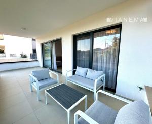 IBA U NÁS! Zariadený 4-izbový apartmán s parkovaním Vila Ugljan