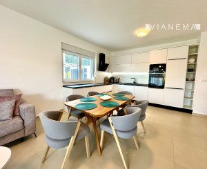 IBA U NÁS! Zariadený 4-izbový apartmán s parkovaním Vila Ugljan