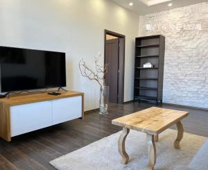 PRENAJATÉ - Na prenájom 2-izbový byt s parkovaním Bratislava-Staré Mesto