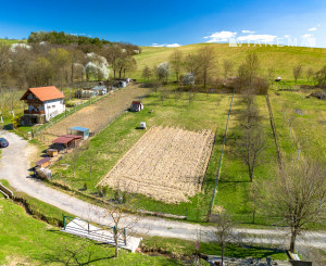 IBA U NÁS! Ponúkame 2 slnečné pozemky, Mikušovce