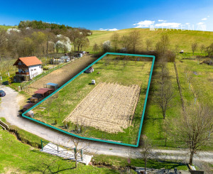 IBA U NÁS! Ponúkame 2 slnečné pozemky, Mikušovce