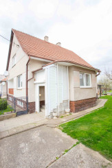 IBA U NÁS! REZERVOVANÉ! Veľký RD s úžit.200m2 a pozem.946 m2