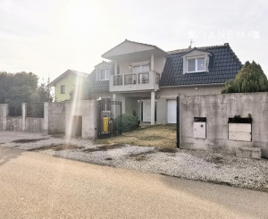 REZERVOVANÝ IBA U NÁS! Veľkorysý rodinný dom len 9 km od Nitry