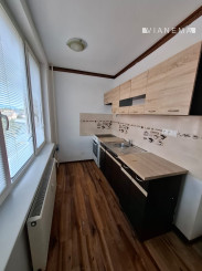 REZERVOVANÉ 1-izbový byt s balkónom v centre Sečoviec