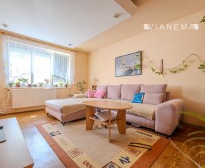 REZERVOVANÉ- IBA U NÁS! Predaj 2 izbový byt Púchov centrum len za 89999 €