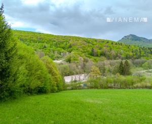 IBA U NÁS! Stavebný pozemok na chatu s výhľadom nad Belušou
