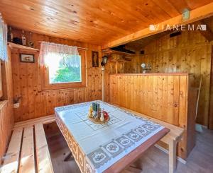 IBA U NÁS! Na predaj Pozemok, záhrada, všetky IS, Chorváty