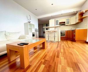 IBA U NÁS! Na prenájom 2-izbový byt s parkovaním - Nivy