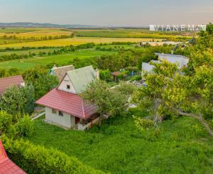 Rekreačná chatka s výhľadmi - Vinohrady, Nové Mesto n./V.