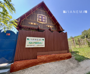 IBA U NÁS!Na predaj drevená Chata, vinice, Kráľovský Chlmec