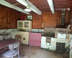 IBA U NÁS! Drevenica so stodolou na predaj - Dolná Mariková