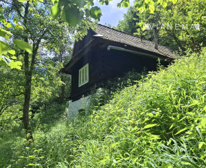 IBA U NÁS! Drevenica so stodolou na predaj - Dolná Mariková