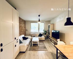 Na predaj prerobený 3-izbový byt v BA Ružinov, Chlumeckého