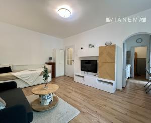 IBA U NÁS! Prenájom 1-izbového bytu s klímou a loggiou, BA-Rača