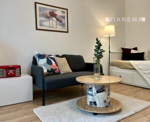 IBA U NÁS! Prenájom 1-izbového bytu s klímou a loggiou, BA-Rača