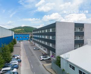 IBA U NÁS!Na prenájom 3-podlažná budova v Považskej Bystrici