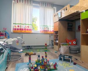 NA PREDAJ priestranný 4-izbový byt, Bárdošova ul., BA