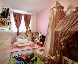 NA PREDAJ! 4-izbový rodinný dom zariadený so záhradkou