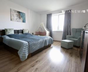 NA PREDAJ! 4-izbový rodinný dom zariadený so záhradkou