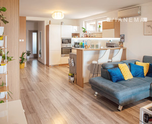 IBA U NÁS! Moderný 3-izbový byt s fotovoltikou a parkovaním