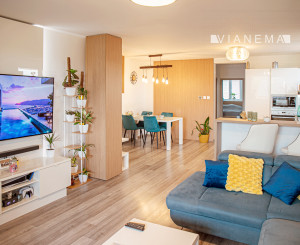 IBA U NÁS! Moderný 3-izbový byt s fotovoltikou a parkovaním