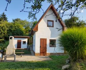 IBA U NÁS! Na predaj CHATA novostavba Trenčín Chrásť, 448 m2