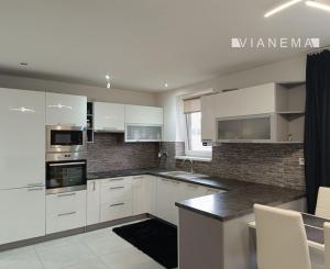 IBA U NÁS! Rodinný dom na predaj v obci Rudinská, KNM, 494m2