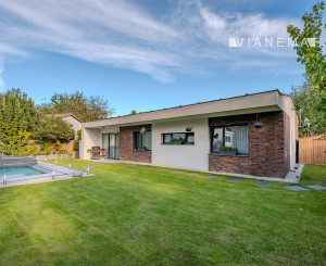 IBA U NÁS! Na predaj 4i bungalov s bazénom, Dunajská S,735m2