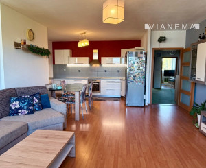 IBA U NÁS! Svetlý 4i byt s terasou a loggiami v Ružinove