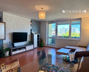 IBA U NÁS! Svetlý 4i byt s terasou a loggiami v Ružinove