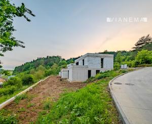 IBA U NÁS! Výnimočný 4i rodinný dom s dvojgarážou 710m2, PB