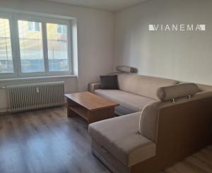 IBA U NÁS!Prenájom 2izb.byt v Považskej Bystrici časť Lánska