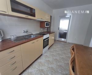 IBA U NÁS!Prenájom 2izb.byt v Považskej Bystrici časť Lánska