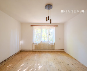 IBA U NÁS! Dom s väčšou záhradou a výhľadom - Dubnica n./V.