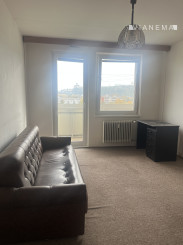 NA PREDAJ 2 izbový byt po čiast.rekonšt, Zlatovská, TN, 49m2