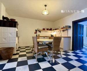 IBA U NÁS: Vidiecky dom so saunou a 3 spálňami – Cerová