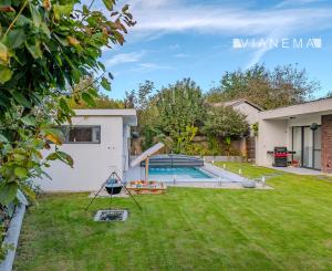 CSAK NÁLUNK! 4 szobás bungaló medencével eladó, Dunaszerdahely