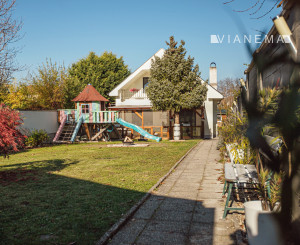 NA PREDAJ! Zrekonštruovaný rodinný dom v Ivanke pri Dunaji