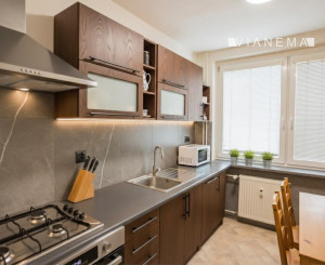 IBA U NÁS ! Na predaj priestranný 3i byt, 70m2, Trenčín, Hollého ul.