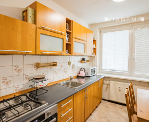 IBA U NÁS ! Na predaj priestranný 3i byt, 70m2, Trenčín, Hollého ul.