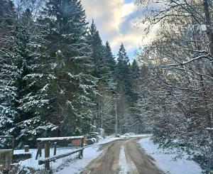 IBA U NÁS! Stavebný pozemok s výhľadom-SKI Čertov, Lazy p.M.