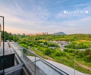 IBA U NÁS! Kráasny 3 izbový byt s výhľadom , Pov. Bys., 71m2