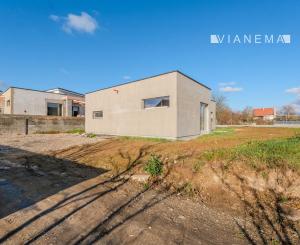 PRIPRAVUJEME! Na predaj 4i rodinný dom, Dvorec, 572m2, BNB