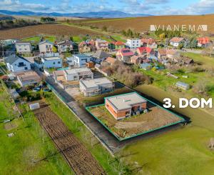 PRIPRAVUJEME! Na predaj 4i dom, hrubá stavba, Dvorec,569m2