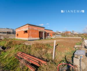 PRIPRAVUJEME! Na predaj 4i dom, hrubá stavba, Dvorec,569m2