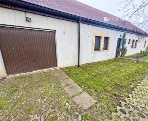 IBA U NÁS! Rodinný dom, 4 izby, 2 garáže, záhrada - Koláre