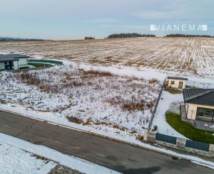 IBA U NÁS! Slnečný stavebný pozemok vo Veľkej Lomnici